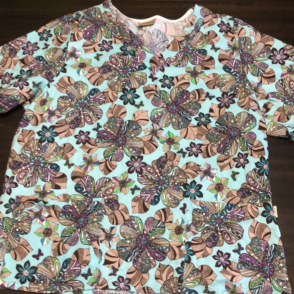 Woman’s Tafford scrub top size large